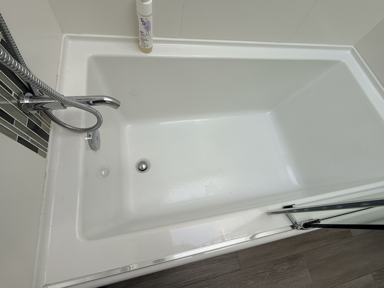 Bathtub after cleaning