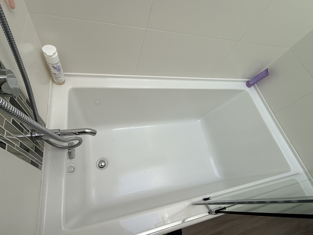 Bathtub after cleaning